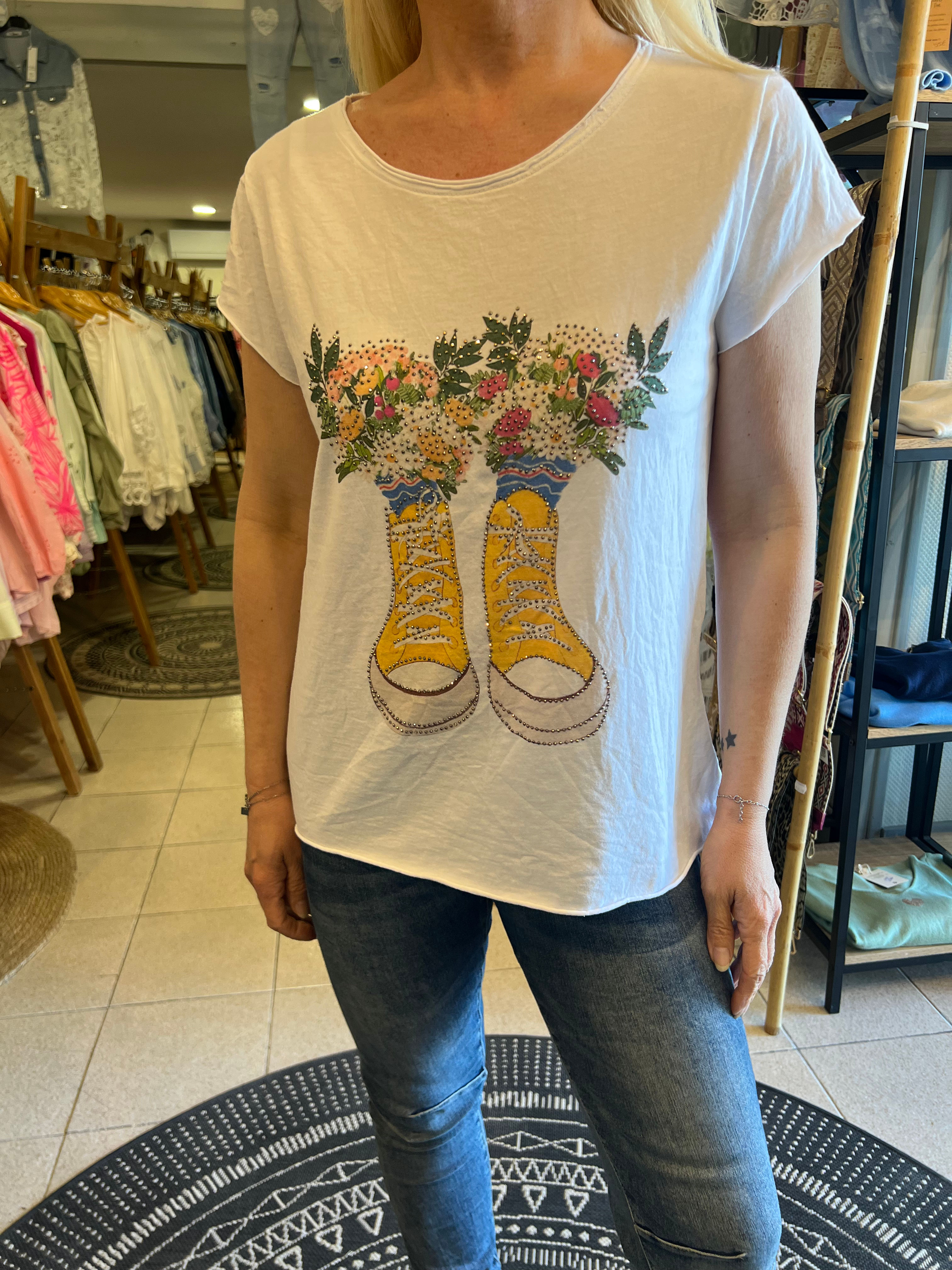 Tee-shirt avec baskets et strass
