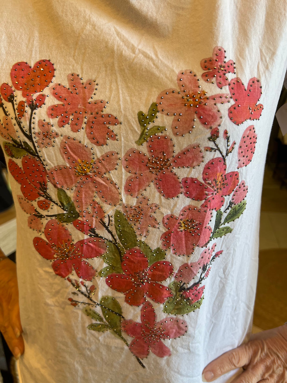 Miniature : Tee-shirt coeur avec fleurs et strass