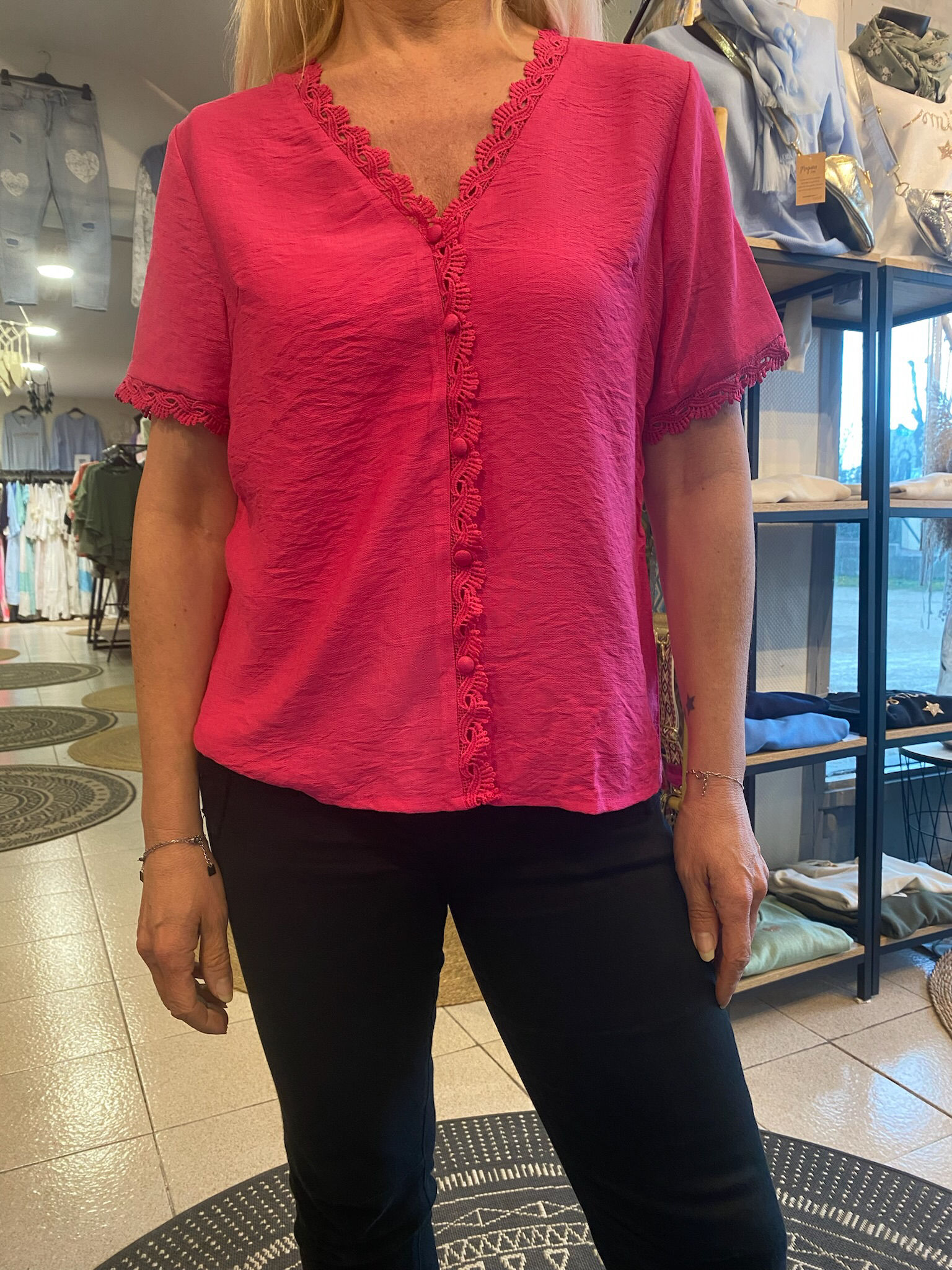 Chemisier rose sans manches avec broderie 