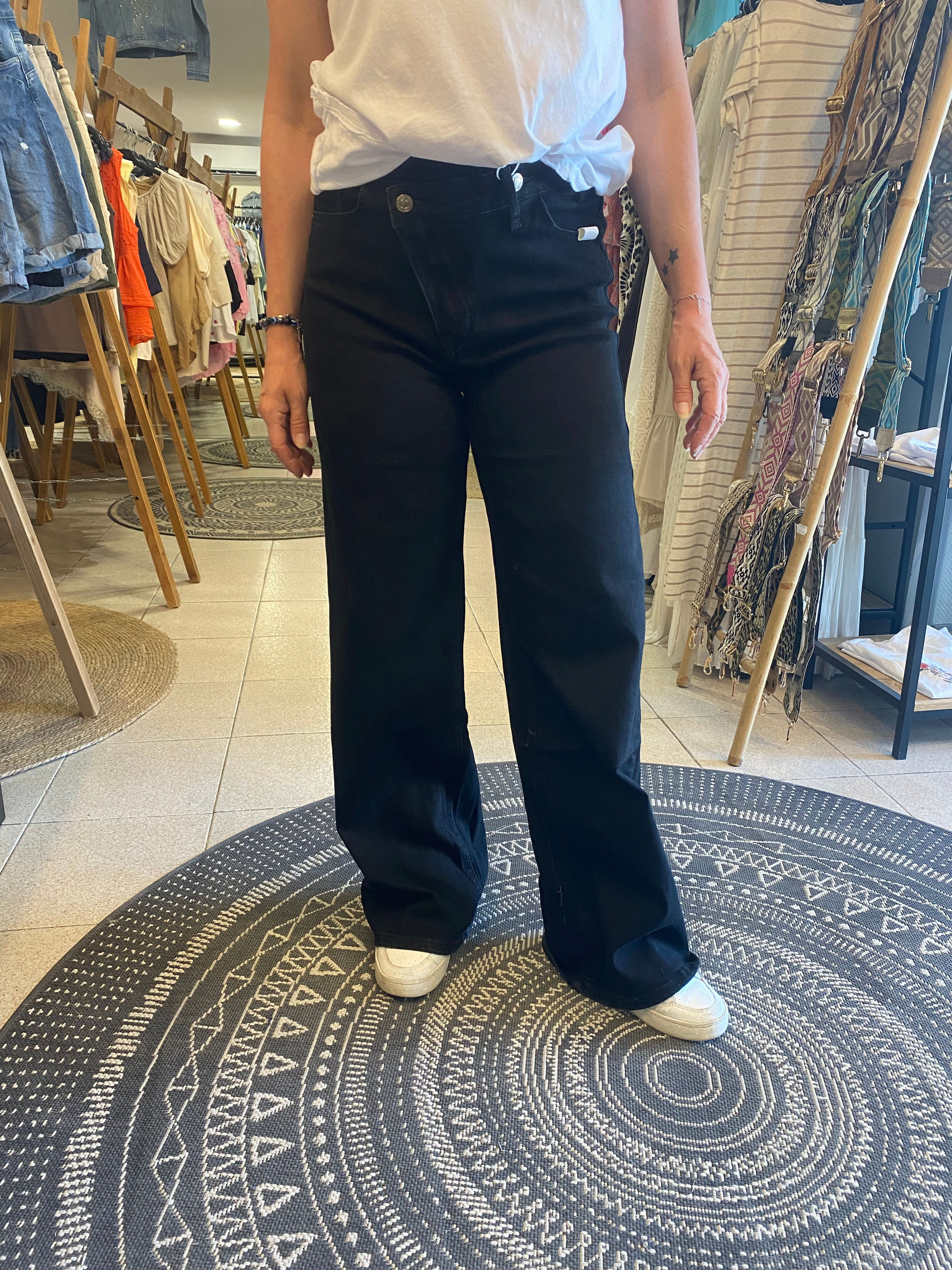 Jean noir wide leg croisé Noémie