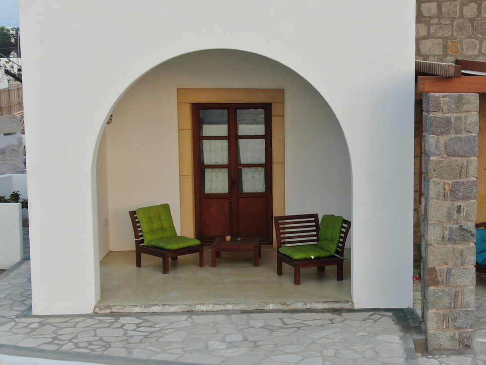 Yellow room - outdoor space