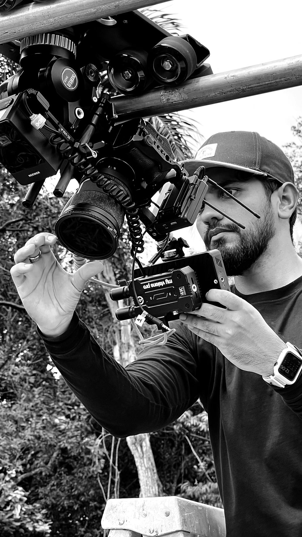 Crew de producción audiovisual filmando comercial en locación - Equipo Serotonina