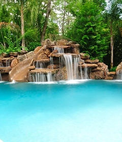 piscine lagon cascade.jpg