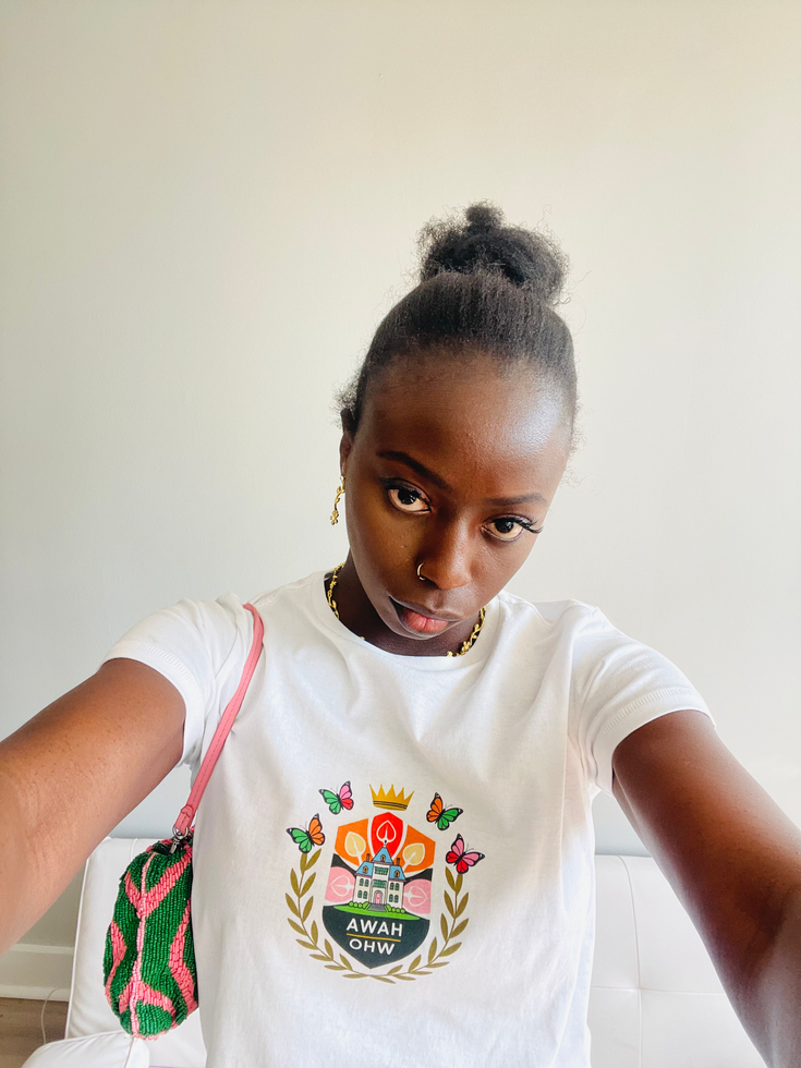 Woman wearing a white T-shirt with a graphic design