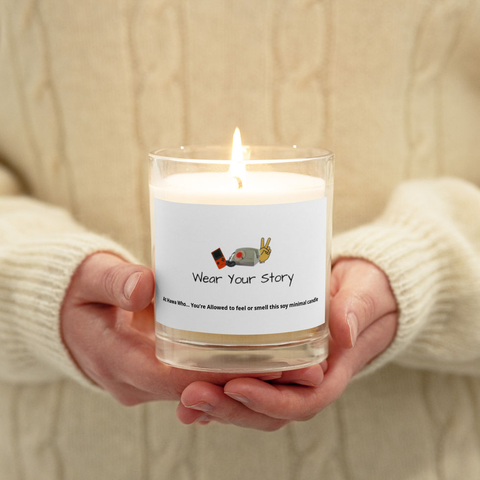 Hands holding a nature soy mix candle