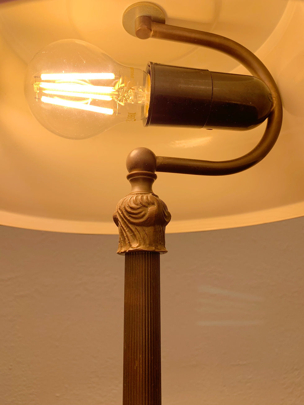 Miniaturbild: Antike Tischleuchte Lumina