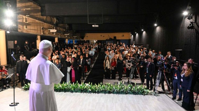 Vatican News: Papa visita prisão de Barcelona; os erros da vida não determinam quem somos