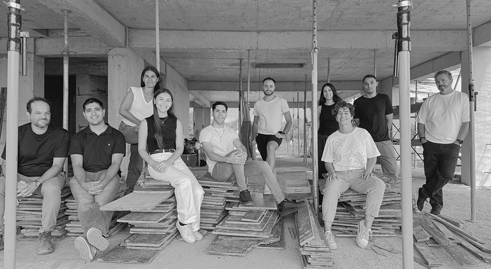 Equipo bw_edited_edited.jpg