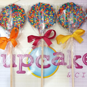 Pirulitos de Chocolate com Confeitos