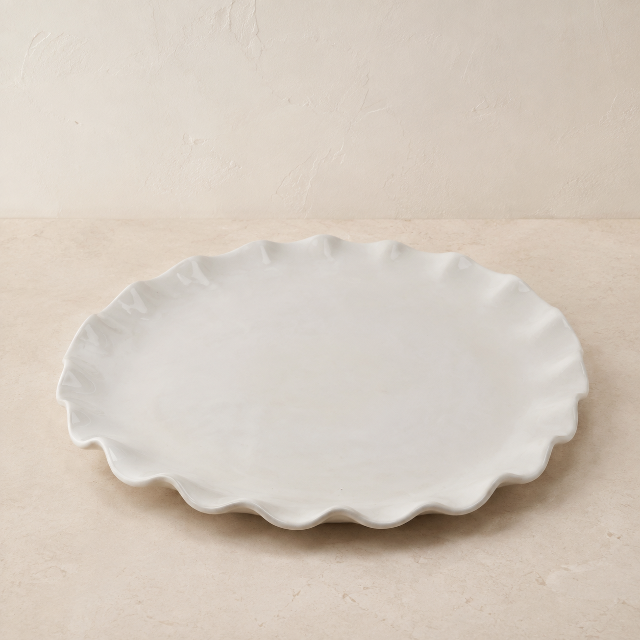 Calypso Scalloped Dinner Plate with wavy textured rim