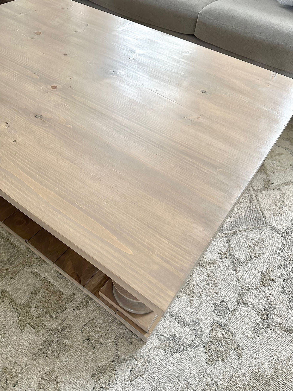 Miniature : Whitewashed wooden coffee table