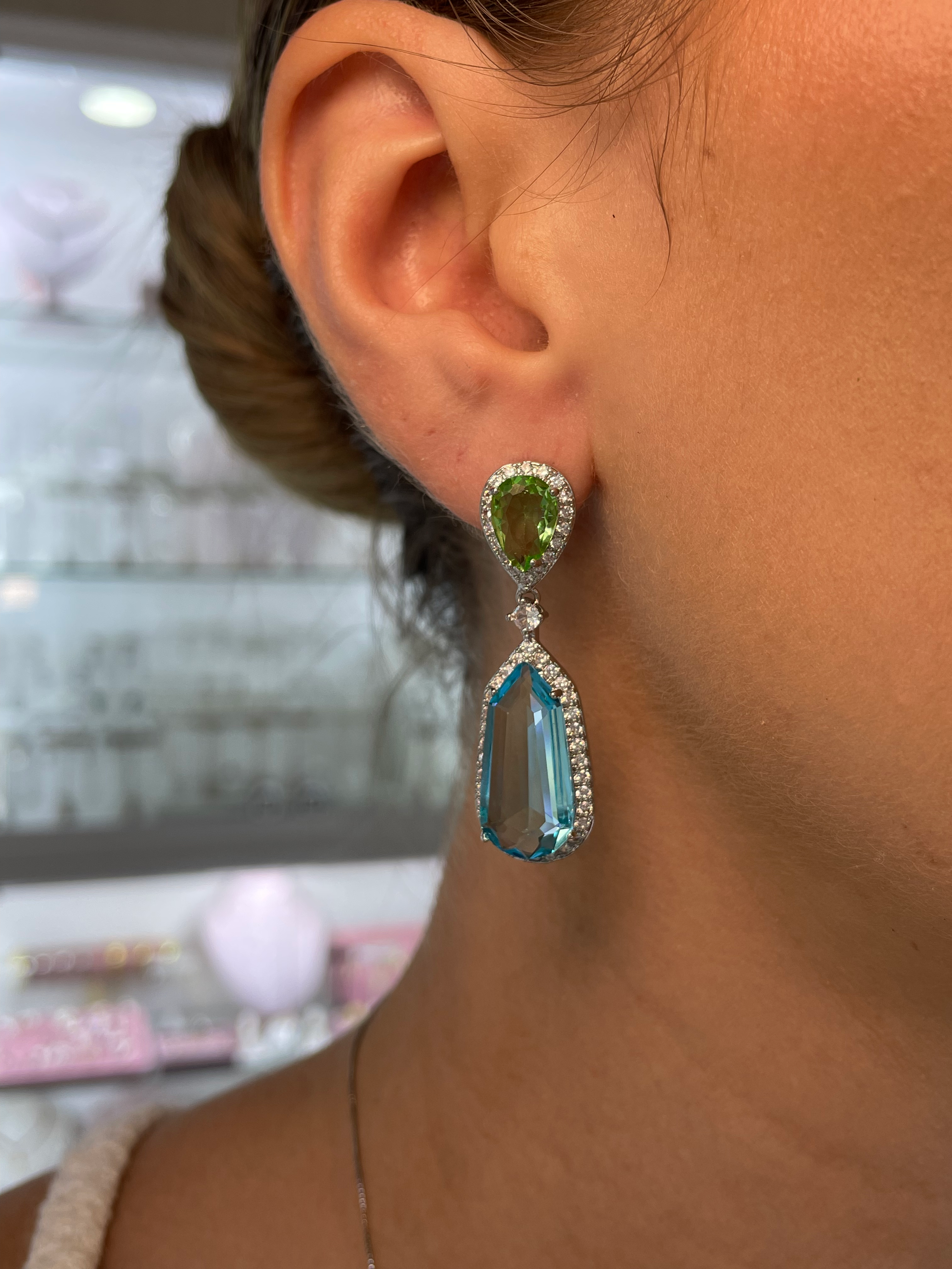 Arete gota verde azul