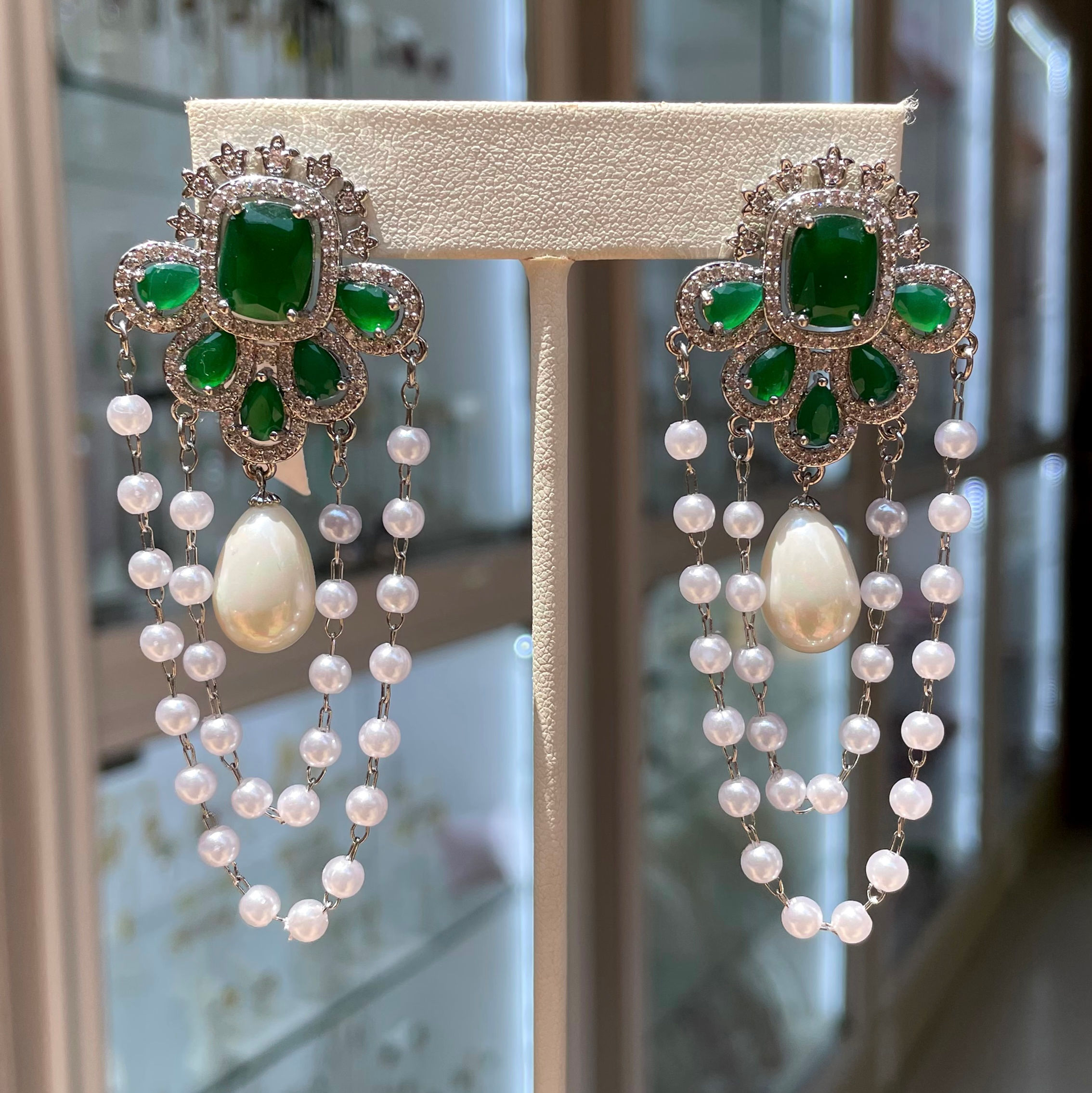 Arete verde perla