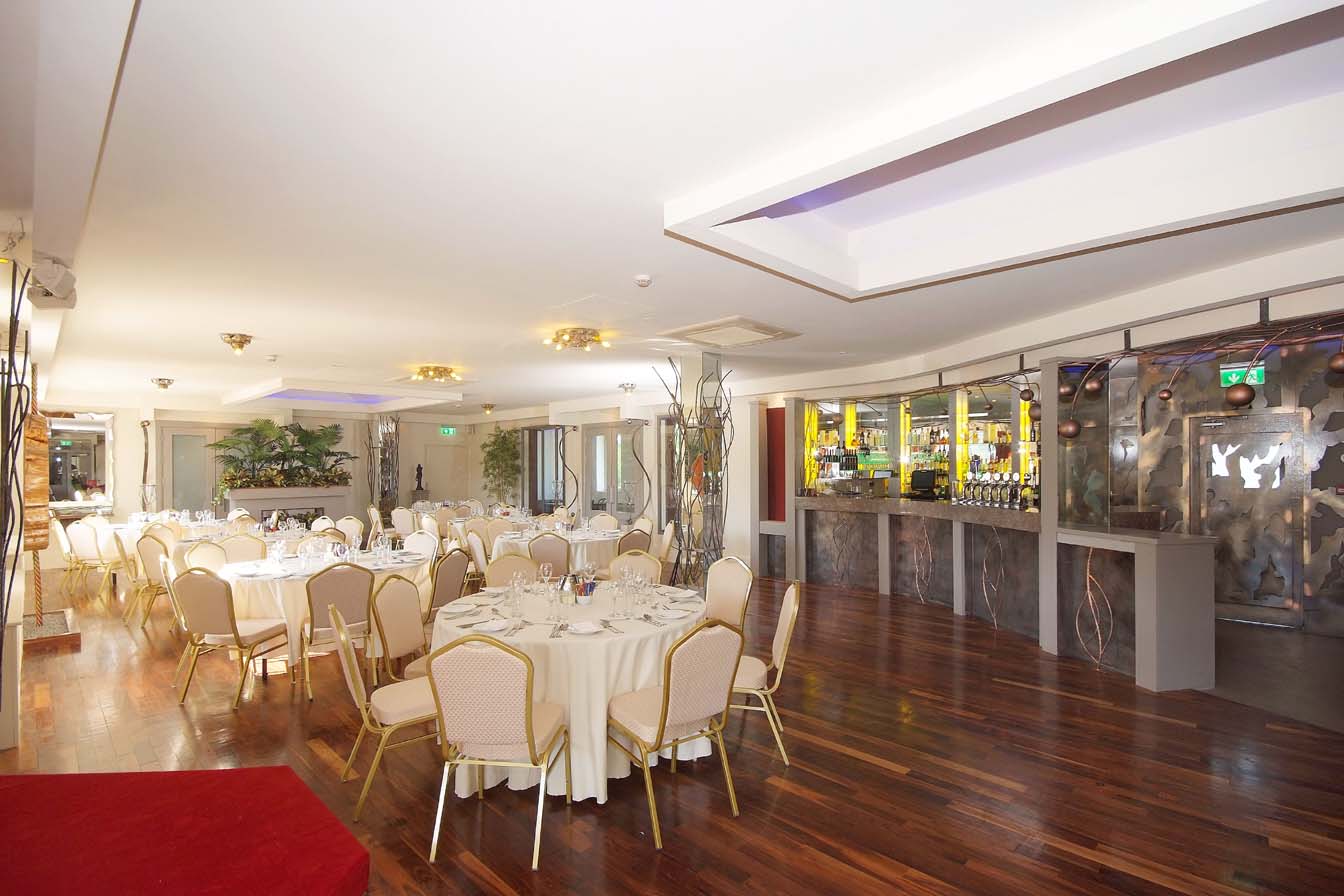 Mount Oval Bar Live Music Restaurants Cork Event Venue