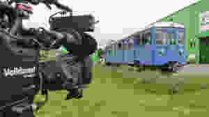 Der Salontriebwagen Bse 4/4 116 der WSB vor dem Entsorgungshof in Reinach AG