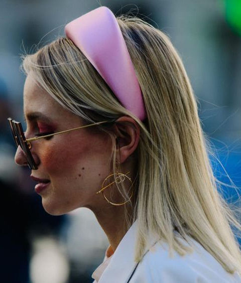 Las famosas diademas estilo Prada o over size.