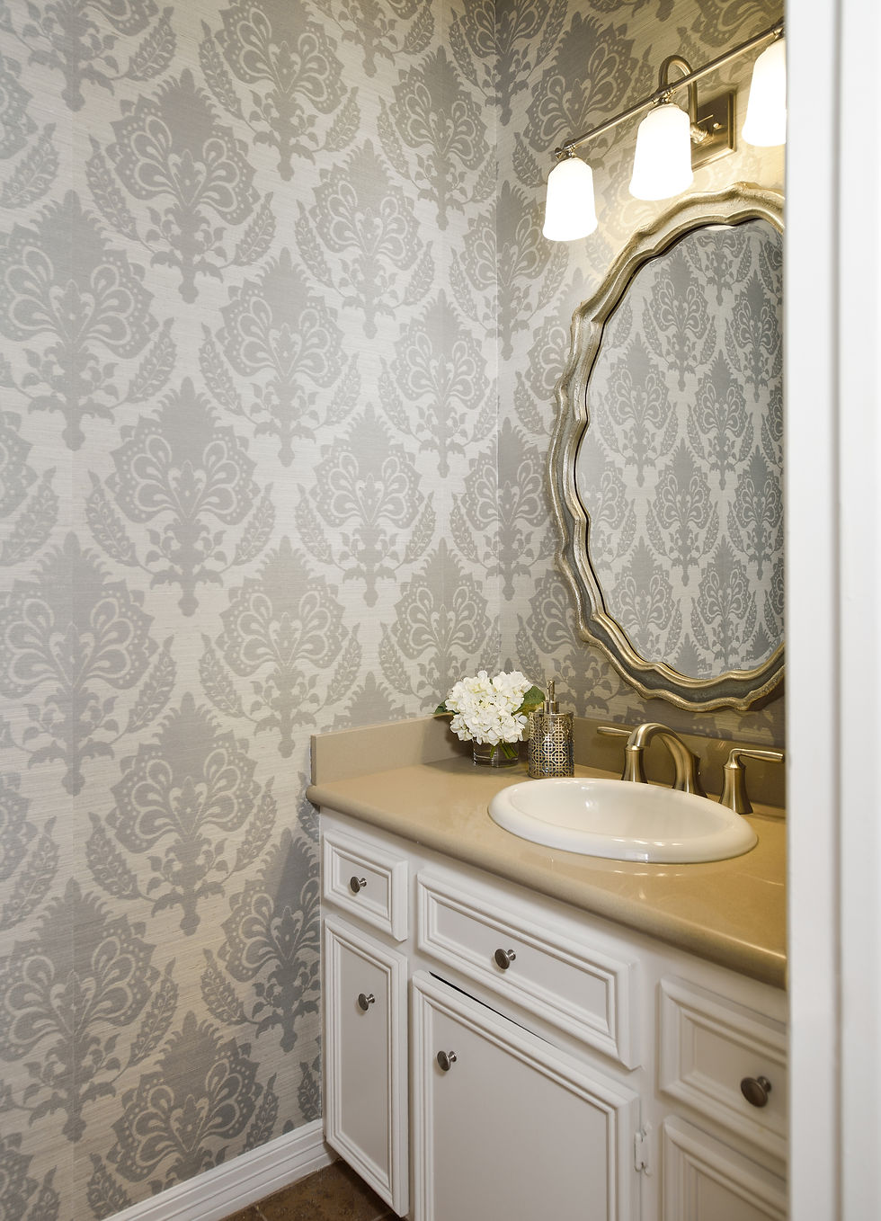 Gray sisal wallpaper with damask wallpaper