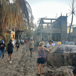 Incendio arrasa con más de 60 negocios en Oaxaca