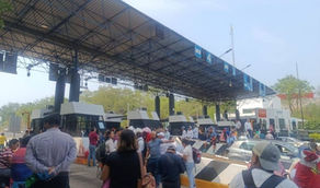 CNTE libera casetas tras fracasar diálogo con el Gobierno