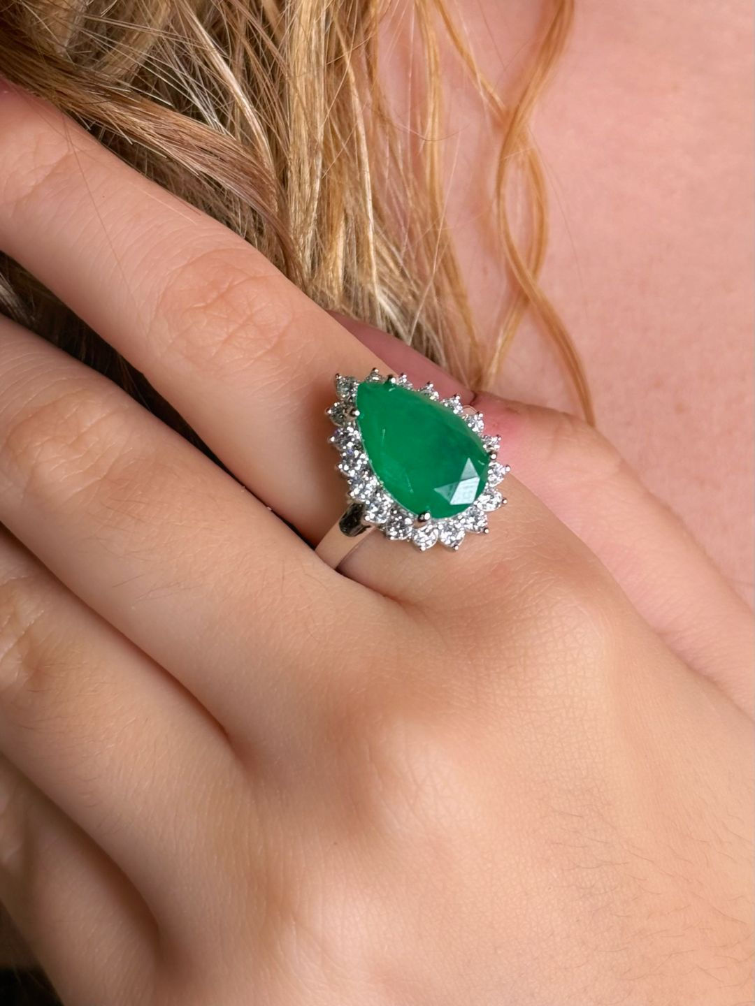 Anel Gota Esmeralda Prata 925