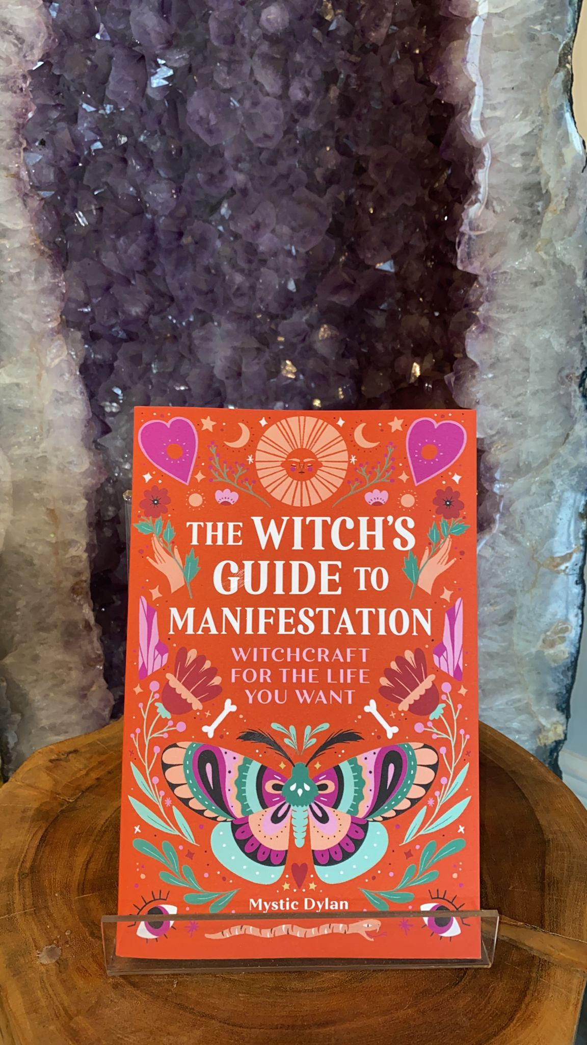 The Witch's Guide To Manifestation - Witchcraft for the Life You Want