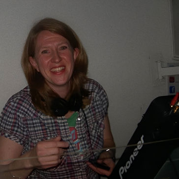 Meeting Sue, after her set was broadcast during Colleen's last Balearic Breakfast episode, was a real pleasure. Let's talk about her love for music!