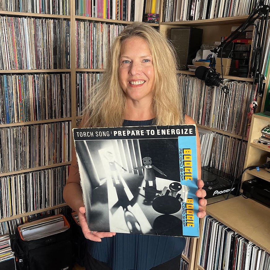 Colleen 'Cosmo' Murphy broadcast this new episode of Balearic Breakfast on her Mixcloud on Augut 11th, 2026.