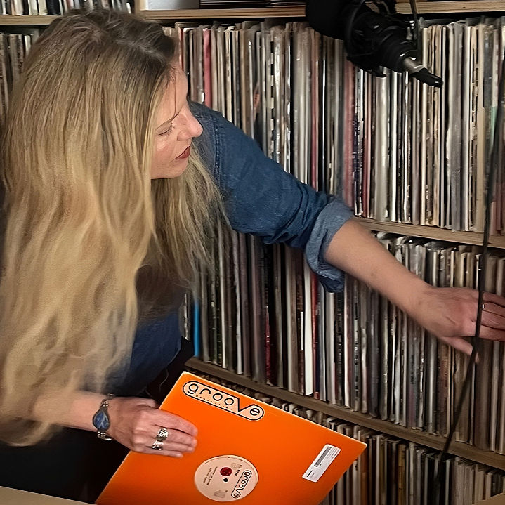 Colleen 'Cosmo' Murphy broadcast the 272nd episode of Balearic Breakfast on her Mixcloud on May 26th, 2026.