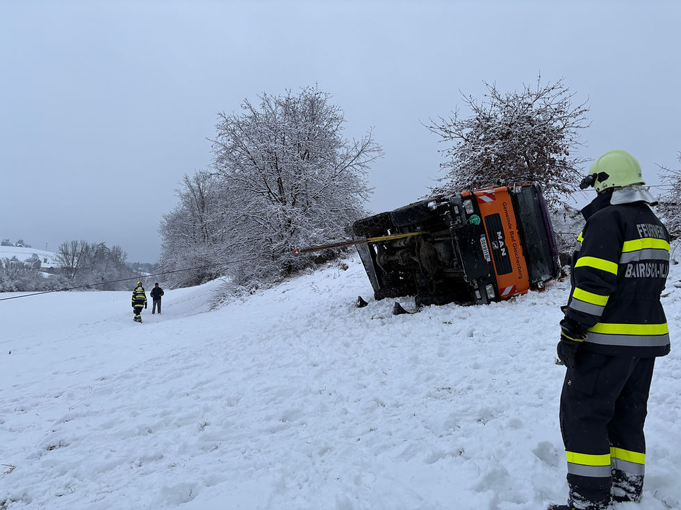Verkehrsunfall mit Streufahrzeug