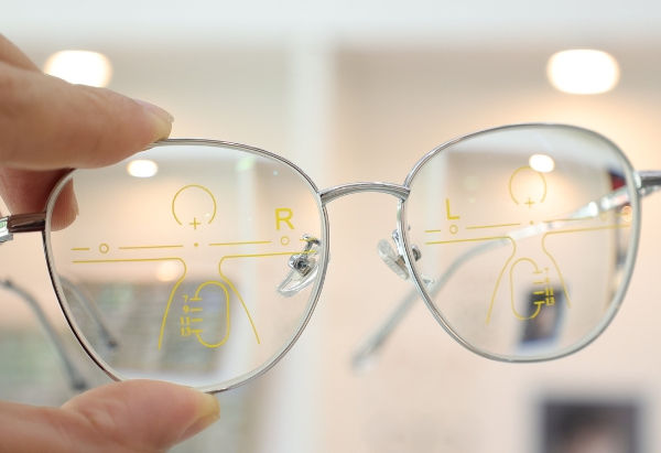 Como se processa a Adaptação às Lentes Progressivas?