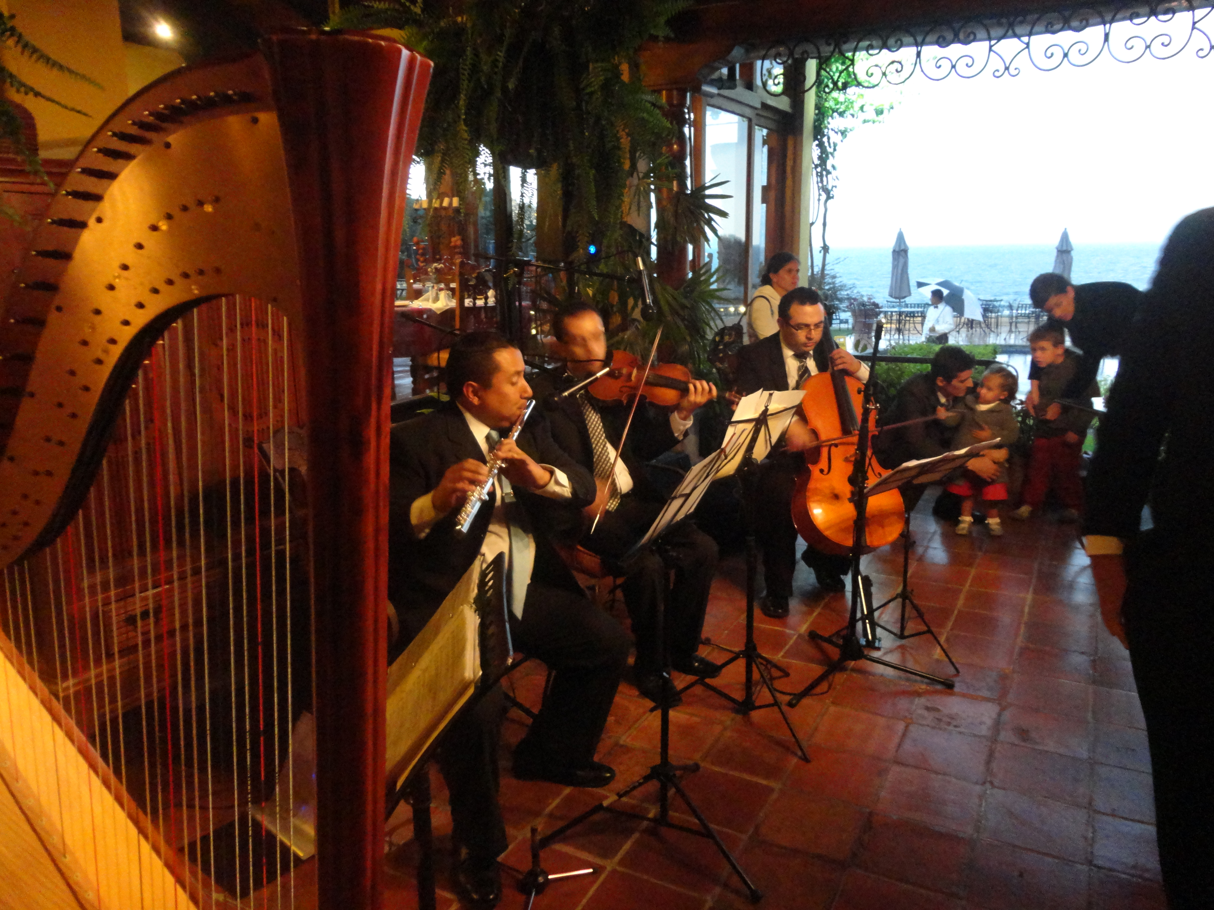 Arpa, flauta, violín y violonchelo