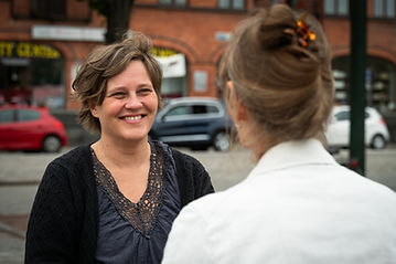 Two women looking each other in the eyes in the street