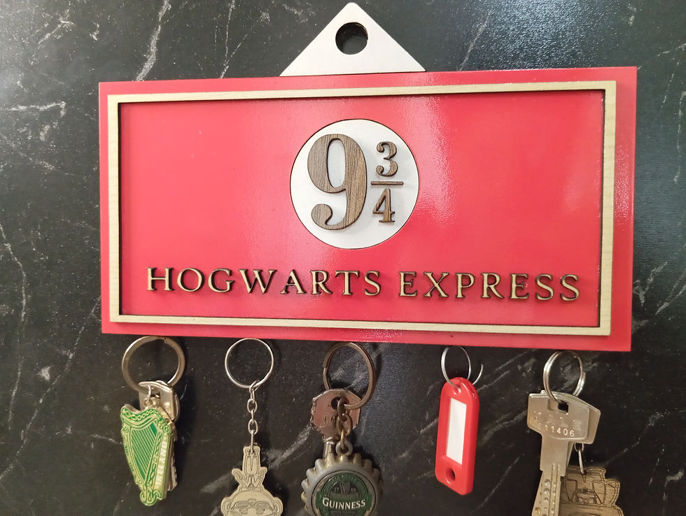 Küçük resim: High Quality Wall Hanging Keychain Holder with Layered 9 3/4 Design and Magnetic