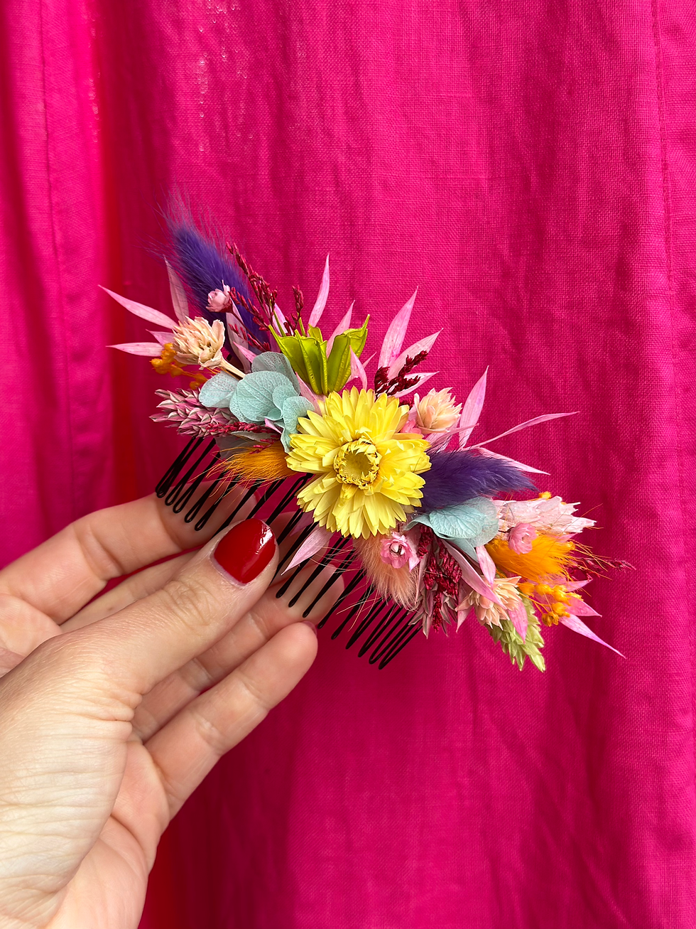 Peigne à cheveux en fleurs séchées coloréePeigne à cheveux fleurs séchées multicolore – bijou floral artisanal pour coiffure