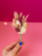 Boutonnière en fleurs séchées rose et blanc