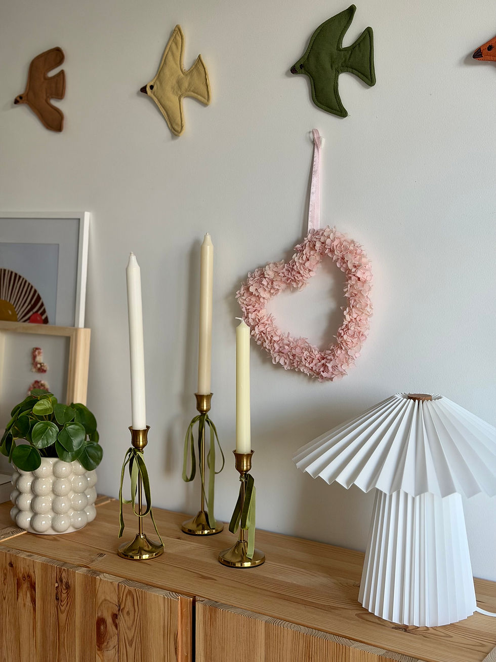 Miniature : Décoration murale coeur en hortensia séché ambiance bohème naturelle