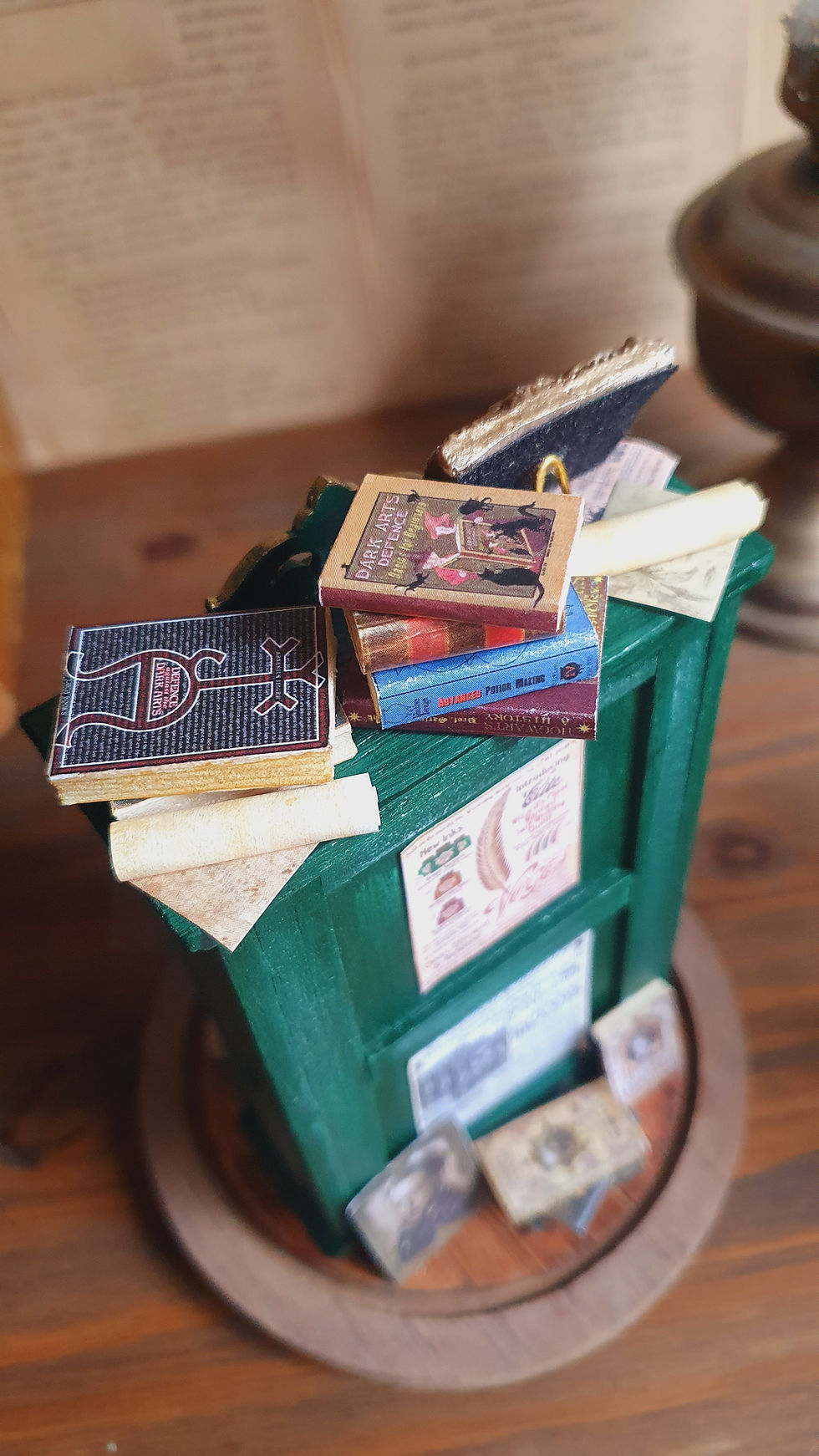 Thumbnail: Diorama Librairie des sorciers  miniature sous cloche acrylique