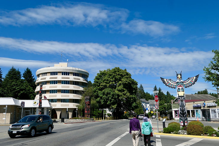 Duncan, centre of Cowichan Valley | city of totem poles | cycle touring Vancouver Island
