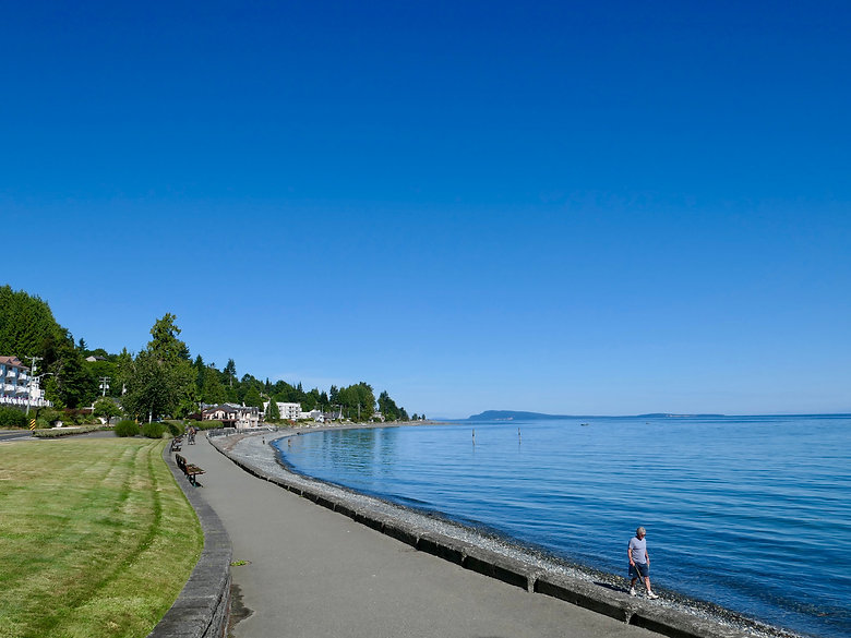 Seaside at Qualicum Beach, cycle touring the Old Island Highway