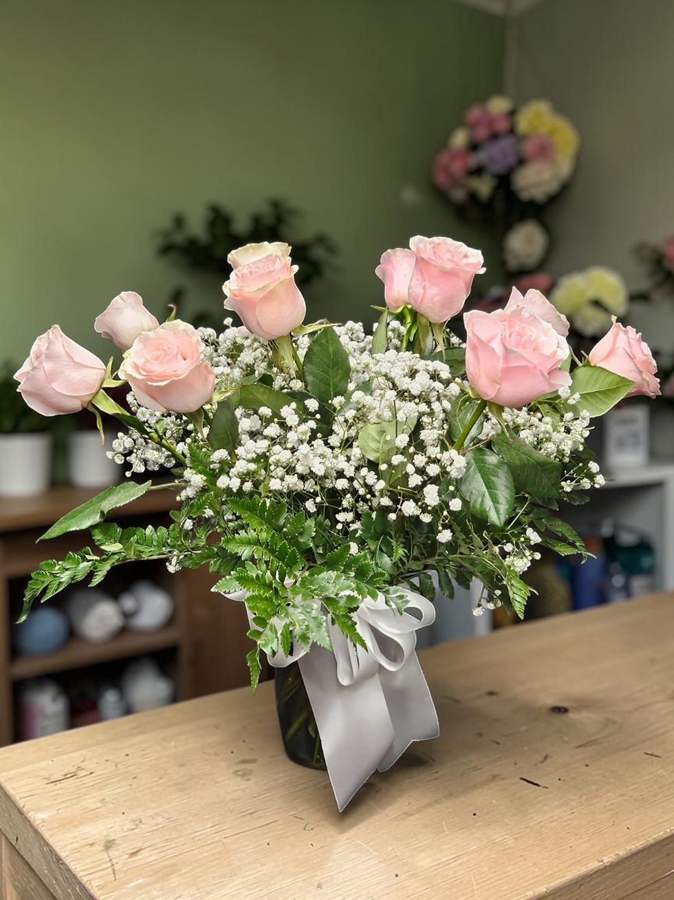 Thumbnail: Dozen Rose Vase