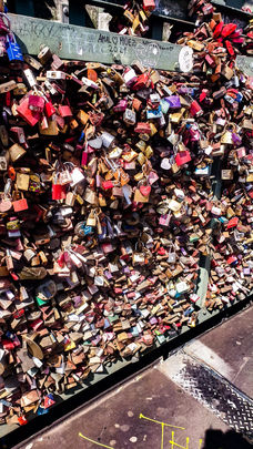 locks, romance, europe