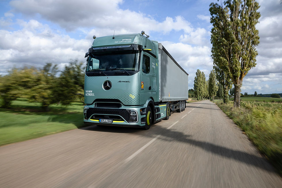 A dízelüzemű Actros L modellek is rendelhetők a futurisztikus és különösen aerodinamikus ProCabin fülkével.