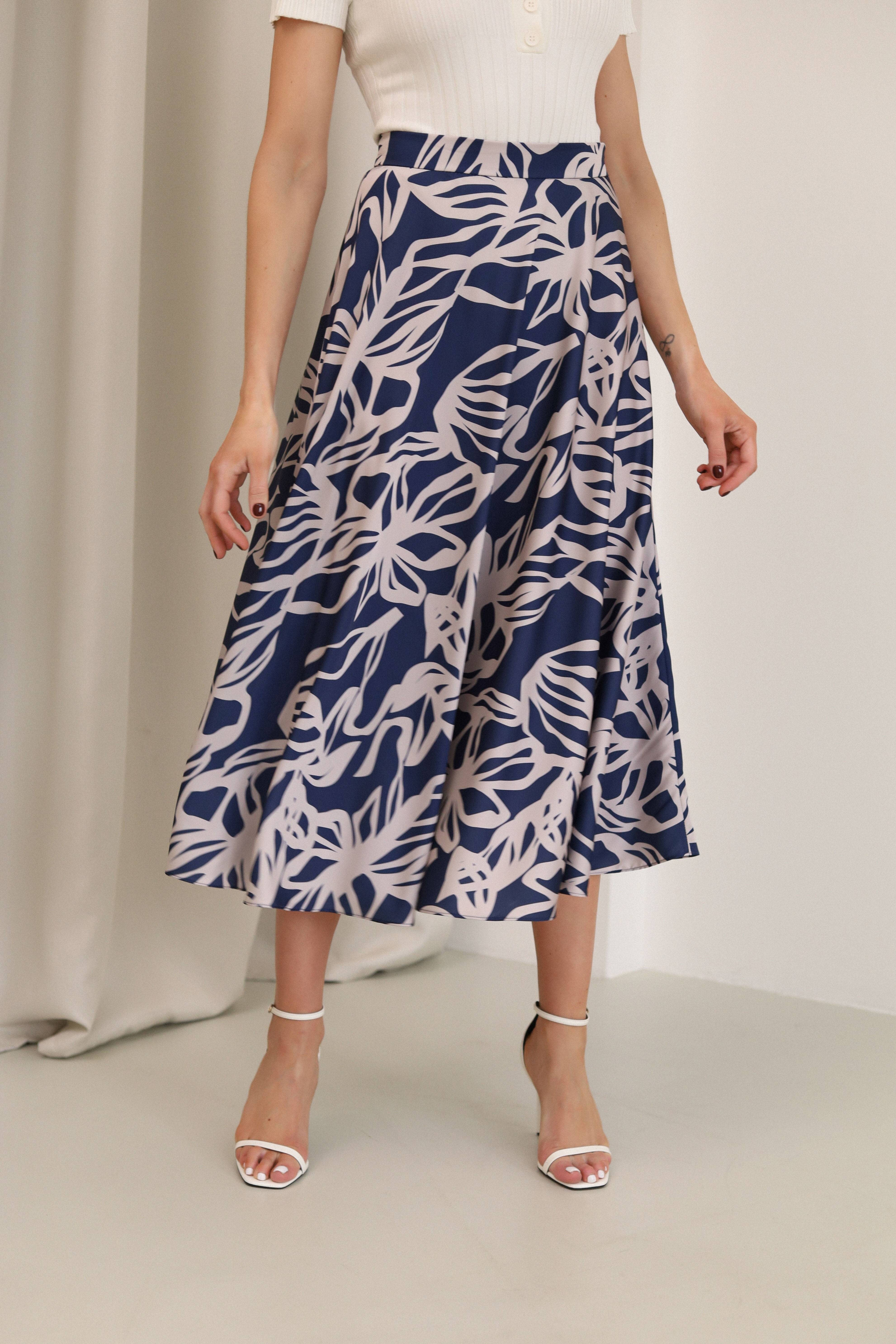 Сатинова спідниця-кльош Молочні квітки / XXL