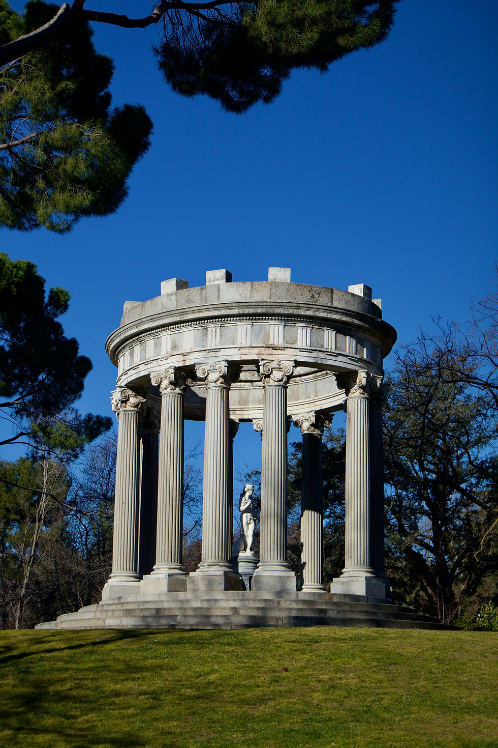 El Capricho Park: Madrid's Secret Romantic Garden & How to Actually Visit It