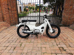 HONDA C90 WHITE 03