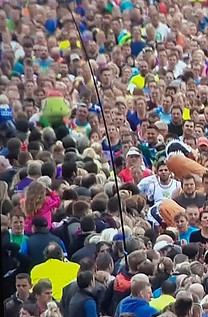 Deano the Dementiasaurus takes on the challenge of the 2017 Great North Run