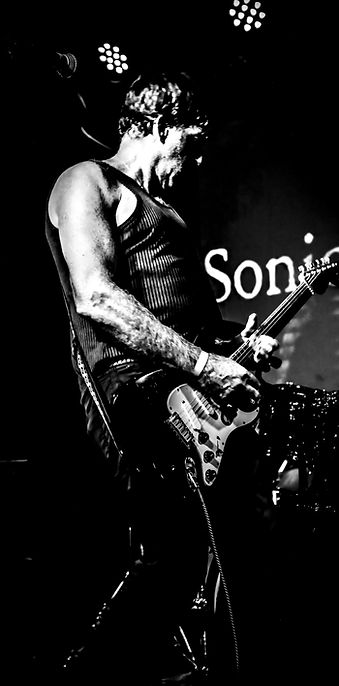 steve guitar 22 BW with filter _edited.j