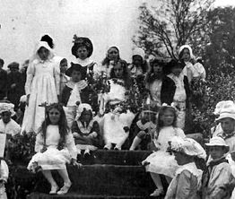 1920-Vera_Wagstaff_and_Entourage.jpg