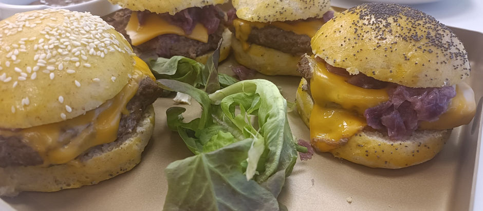 Atelier cuisine maison avec préparation du pain burger sans gluten
