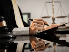 top famous lawyers for commercial disputes